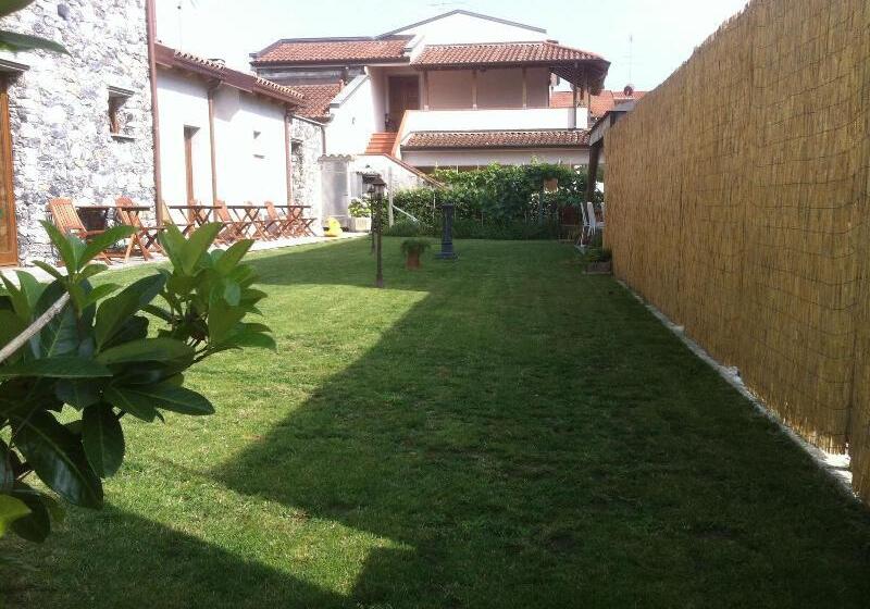 Отель Il Casale Del Giglio