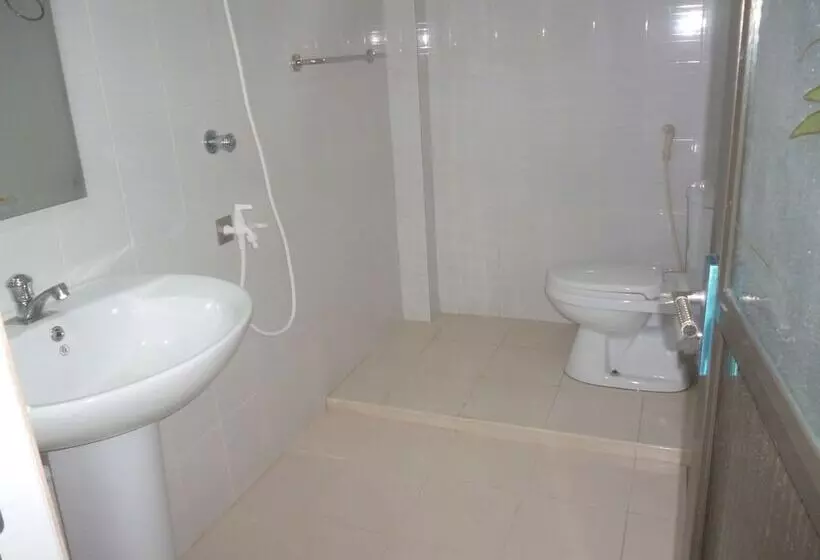 Hotel Sea View Paradise Inn