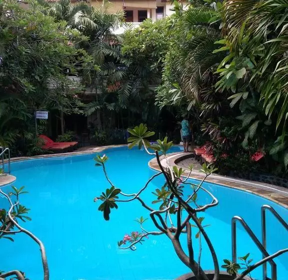 هتل Secret Garden Inn