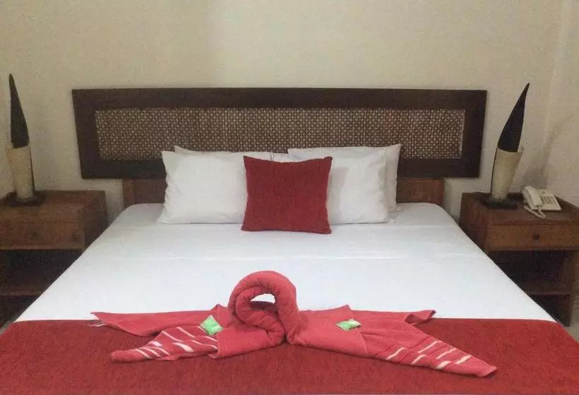 هتل Secret Garden Inn