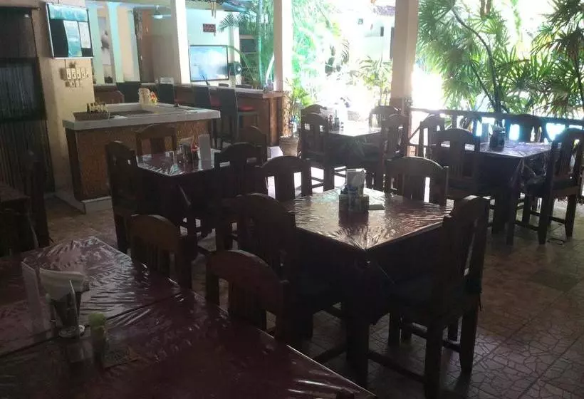 هتل Secret Garden Inn