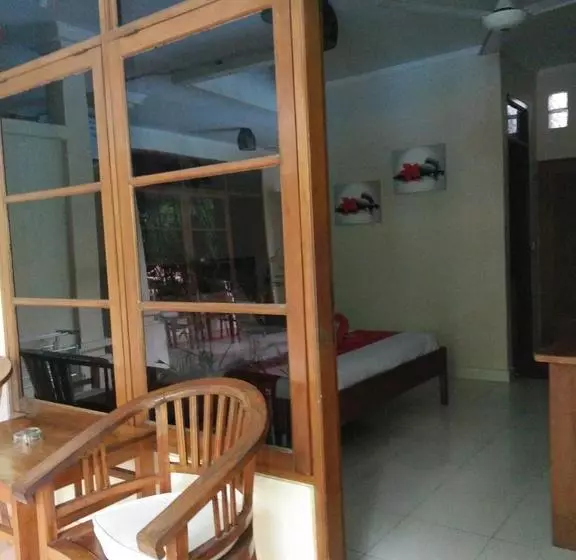 هتل Secret Garden Inn