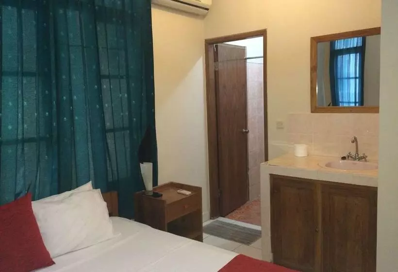 هتل Secret Garden Inn