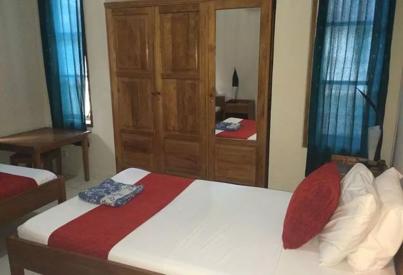 هتل Secret Garden Inn