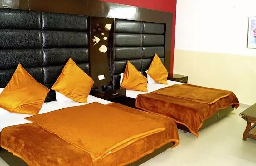 בית מלון כפרי Shiraz Continental