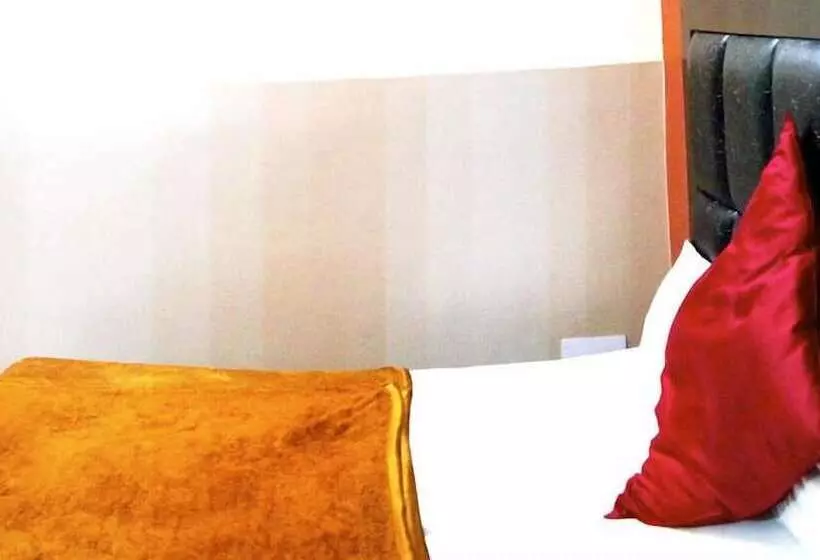 בית מלון כפרי Shiraz Continental