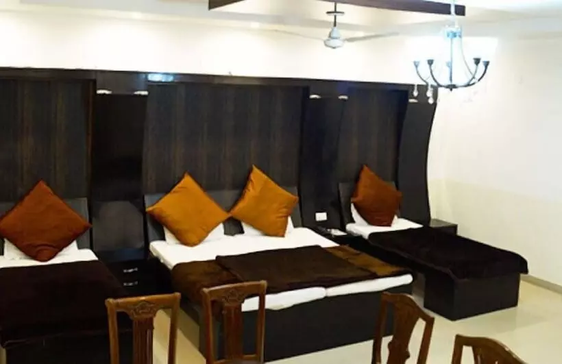 בית מלון כפרי Shiraz Continental