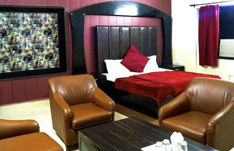 בית מלון כפרי Shiraz Continental