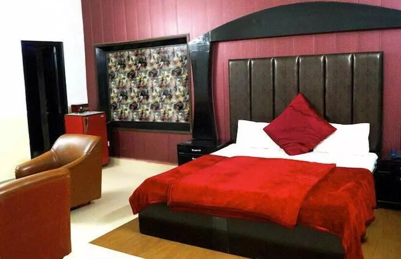 בית מלון כפרי Shiraz Continental