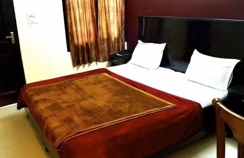 בית מלון כפרי Shiraz Continental