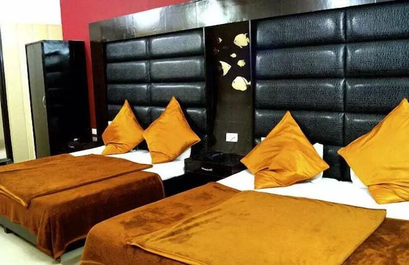 בית מלון כפרי Shiraz Continental