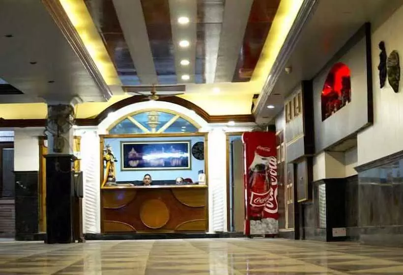 בית מלון כפרי Shiraz Continental