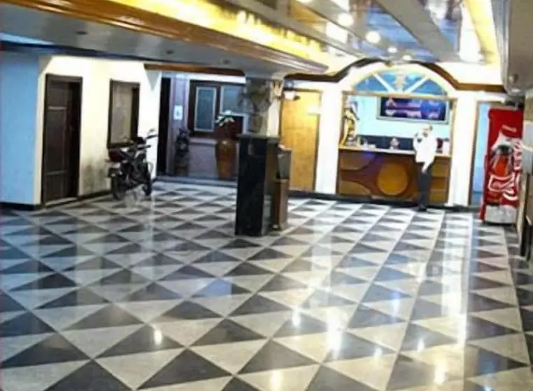 בית מלון כפרי Shiraz Continental