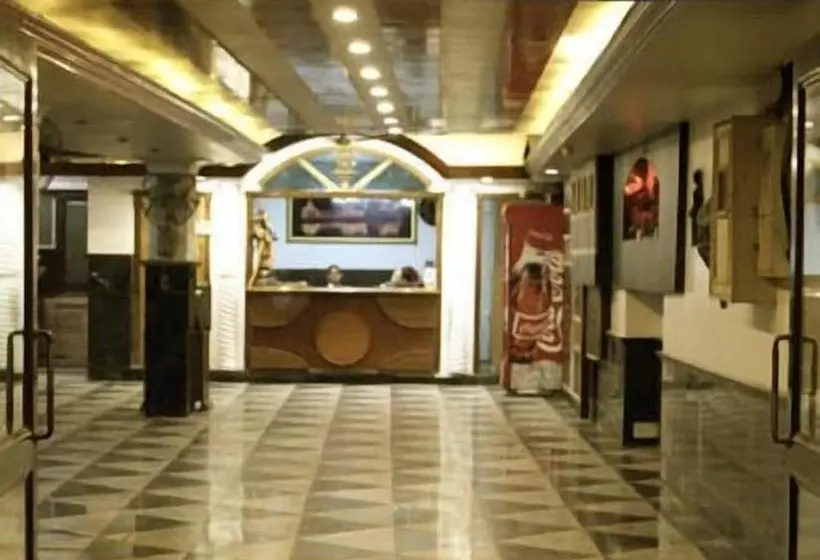 בית מלון כפרי Shiraz Continental