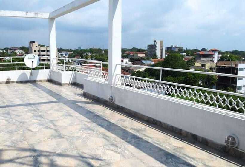 فندق Whitehouse Residencies