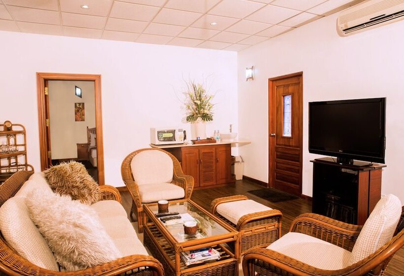 فندق Whitehouse Residencies