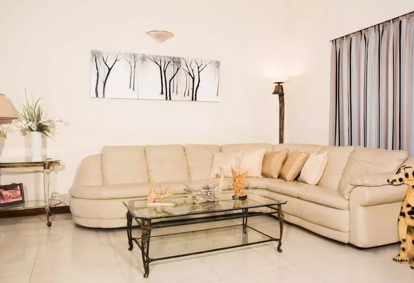 호텔 Whitehouse Residencies