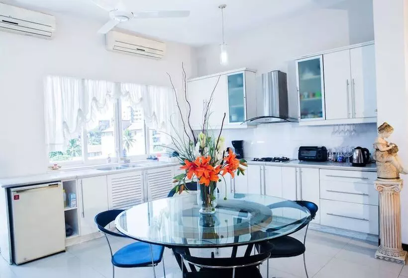 호텔 Whitehouse Residencies