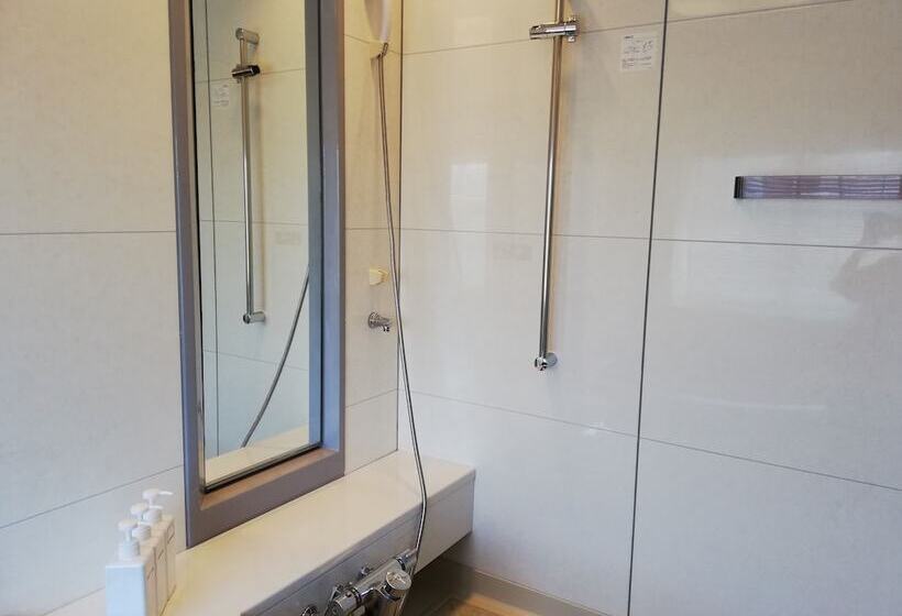 K S House Kanazawa  Travelers Hostel