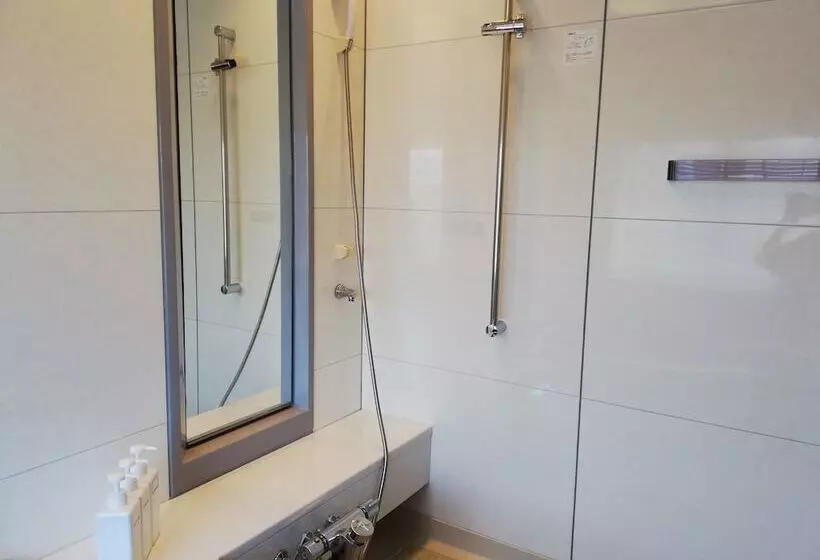 K S House Kanazawa Travelers Hostel