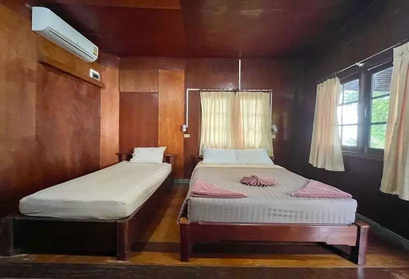 פנסיון P.d. Beach Resort