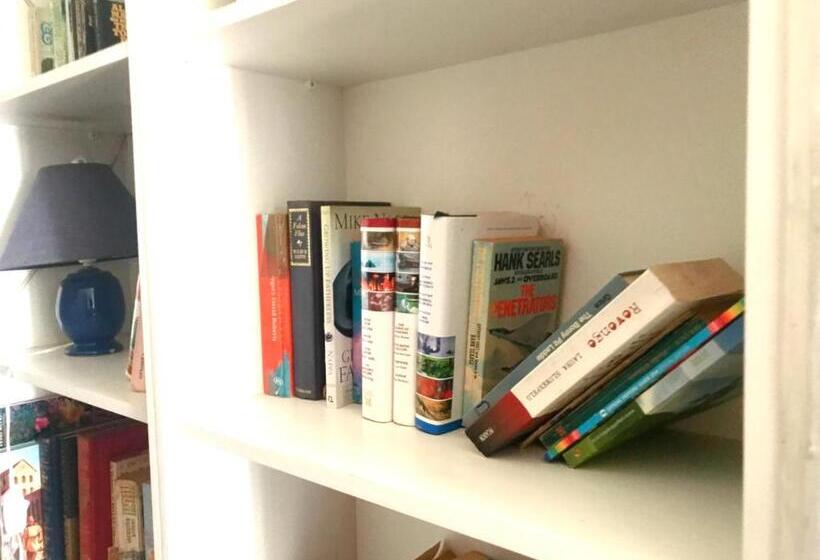 민박 Athenian Villa