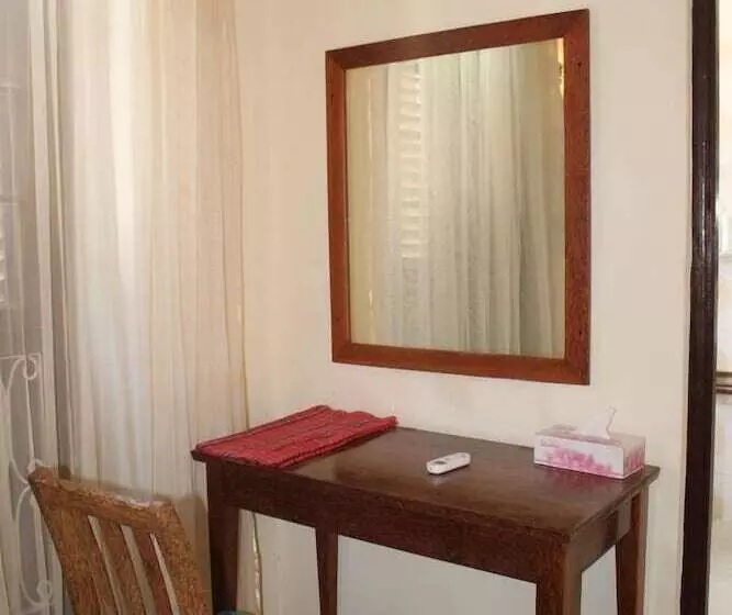 تختخواب و صبحانه The Island Stone Town