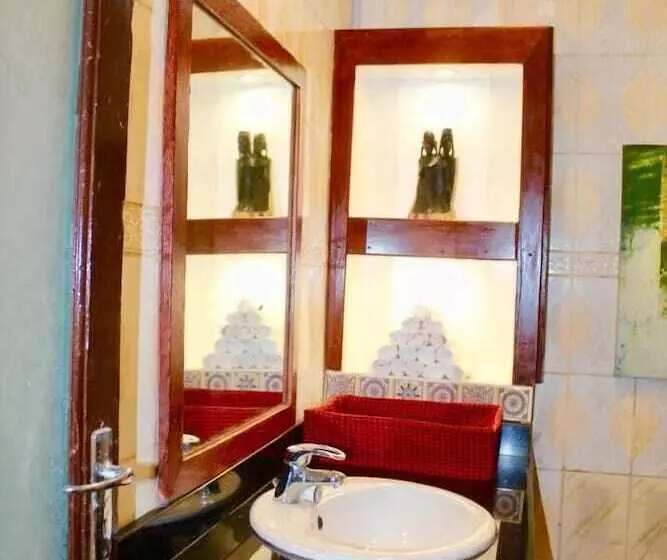 تختخواب و صبحانه The Island Stone Town