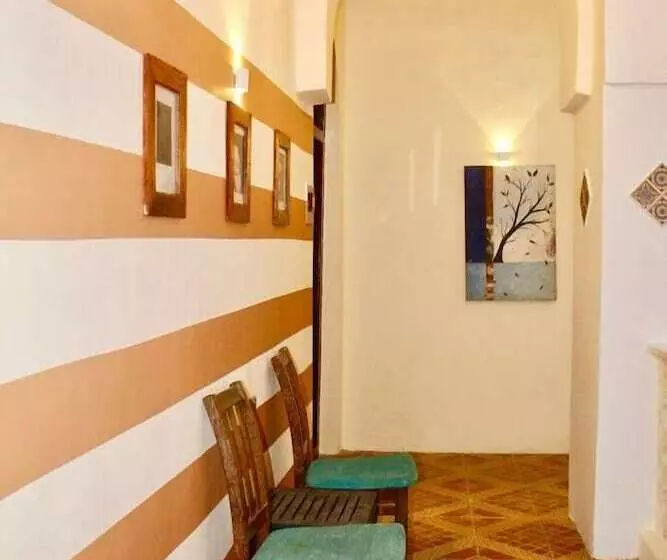 تختخواب و صبحانه The Island Stone Town