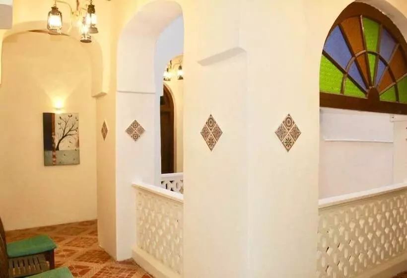 تختخواب و صبحانه The Island Stone Town