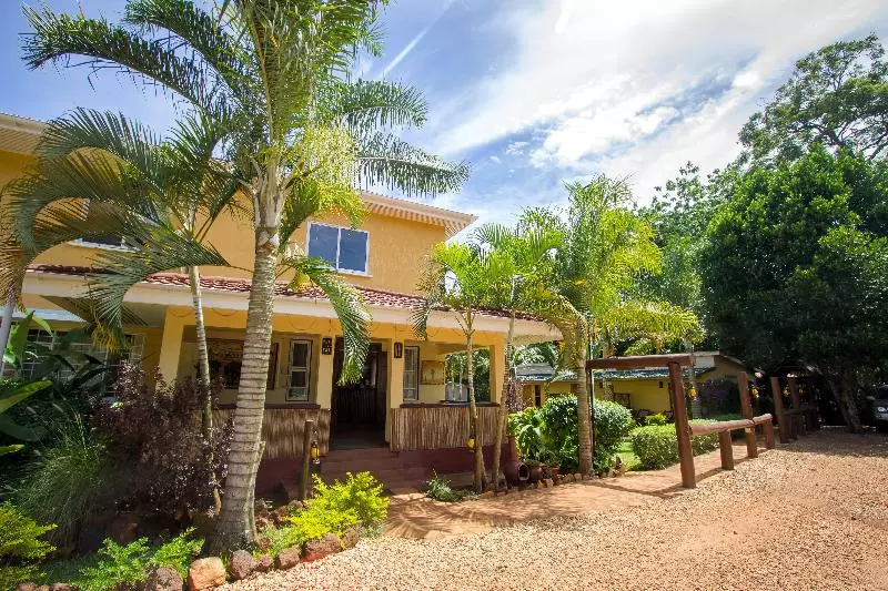 هتل 2 Friends Guest House