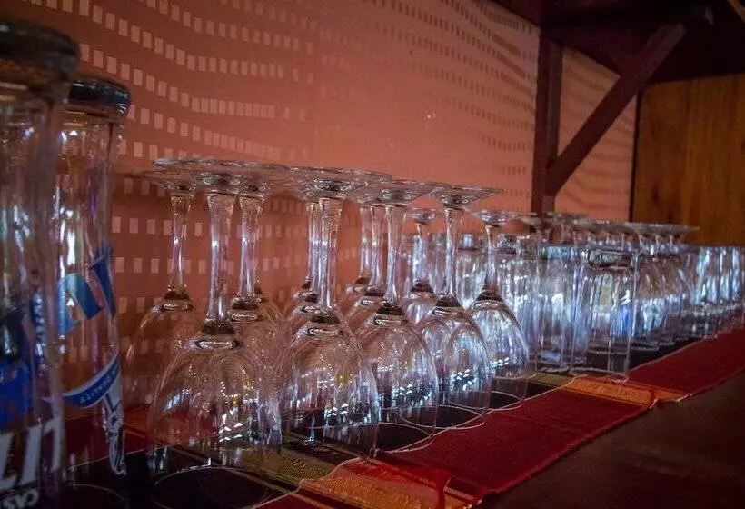 هتل 2 Friends Guest House