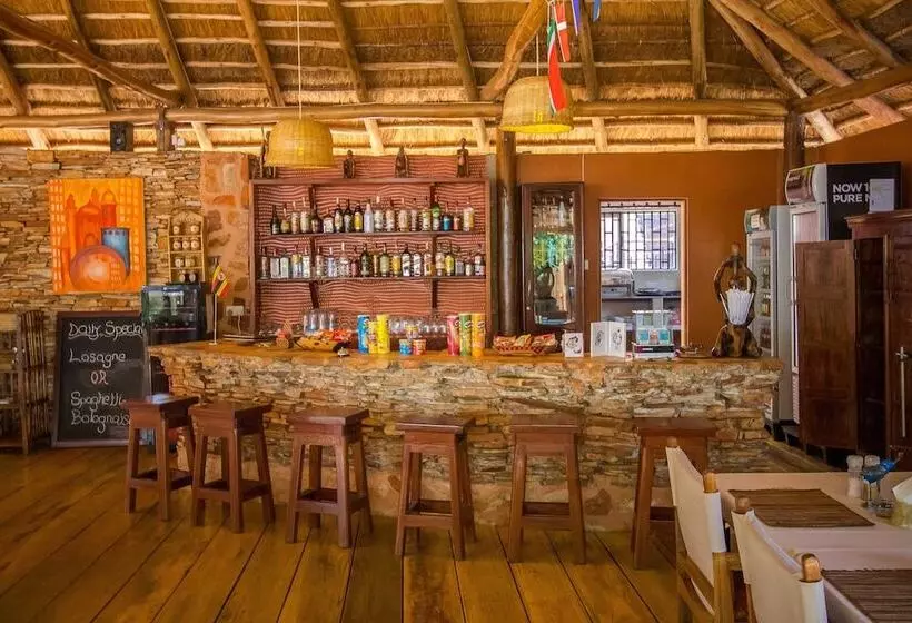 هتل 2 Friends Guest House