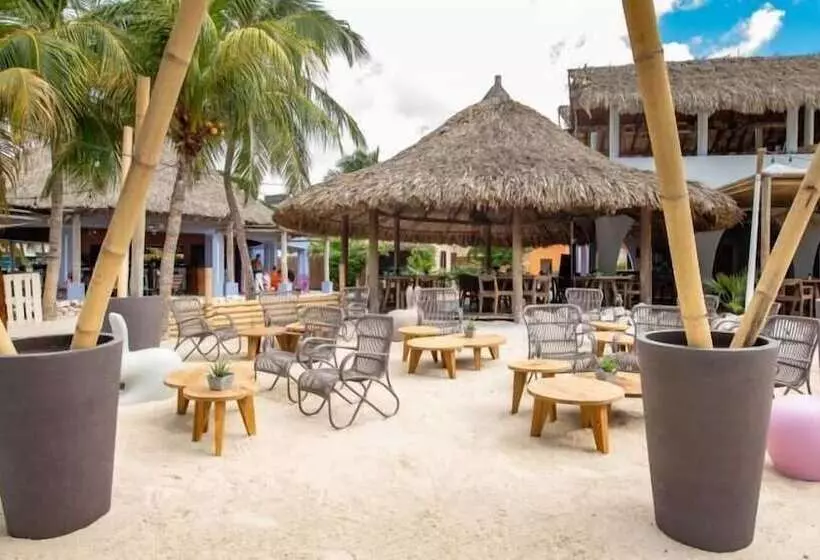 هتل Blue Bay Lodges