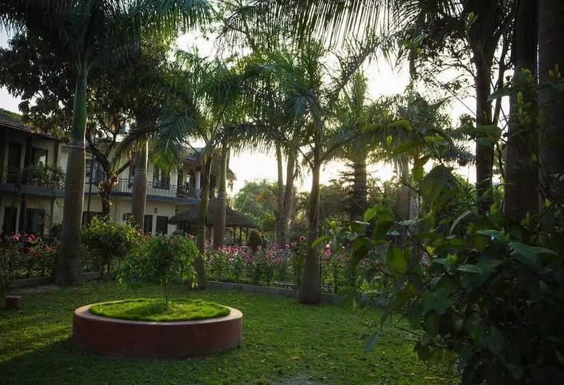 هتل Chitwan Adventure Resort