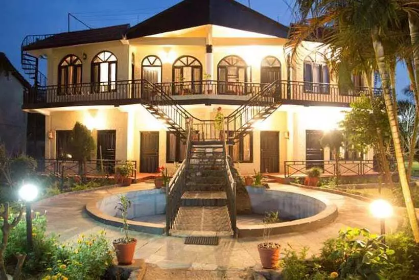 هتل Chitwan Adventure Resort