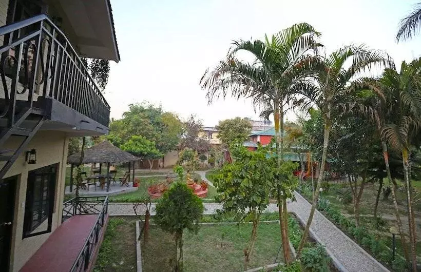 هتل Chitwan Adventure Resort