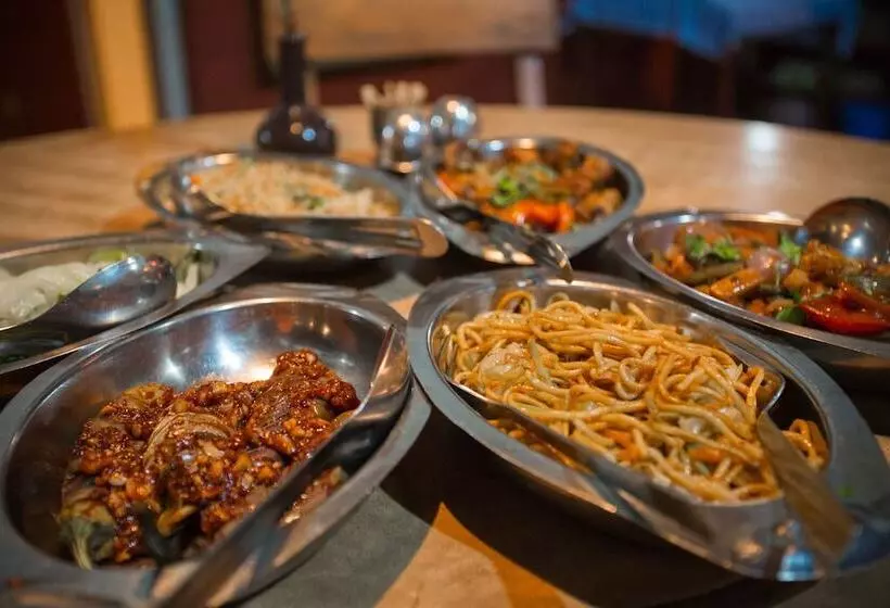 هتل Chitwan Adventure Resort