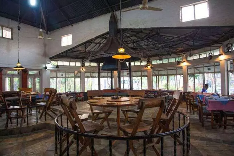 هتل Chitwan Adventure Resort