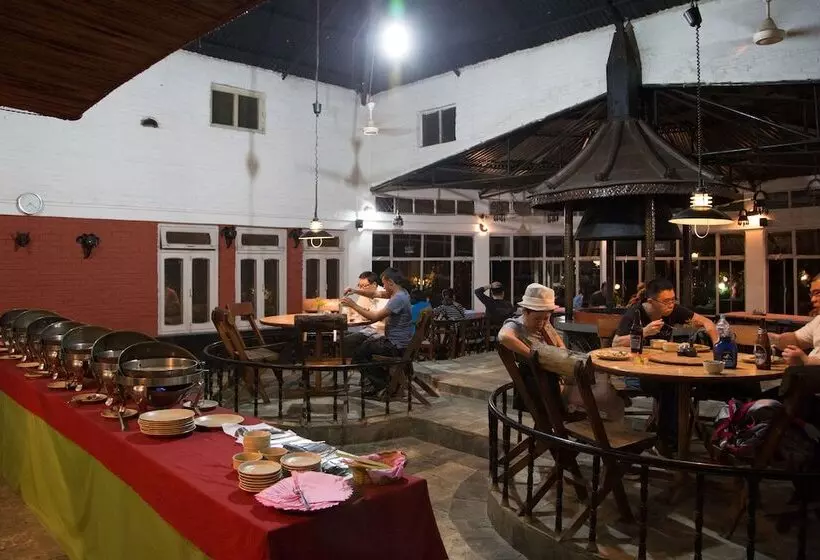 هتل Chitwan Adventure Resort