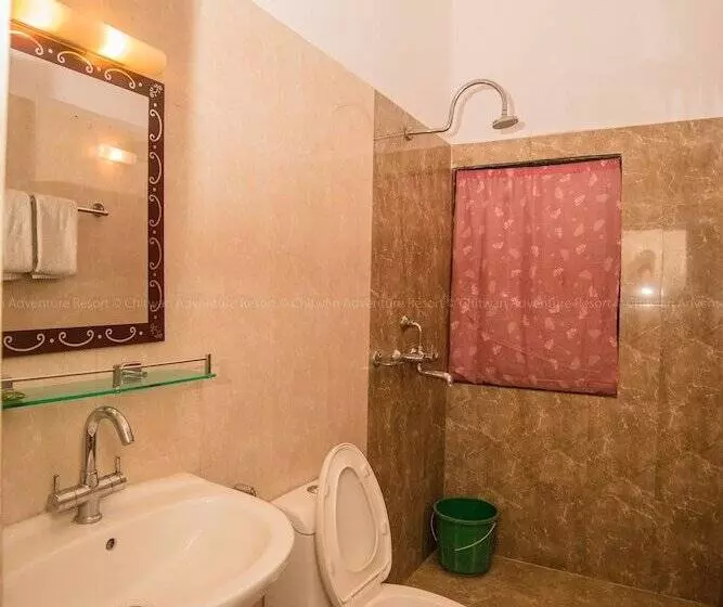 هتل Chitwan Adventure Resort