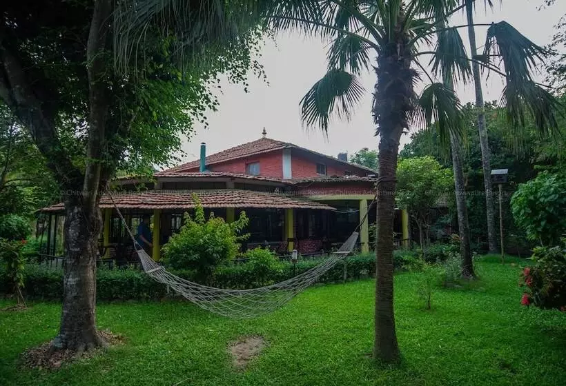 هتل Chitwan Adventure Resort