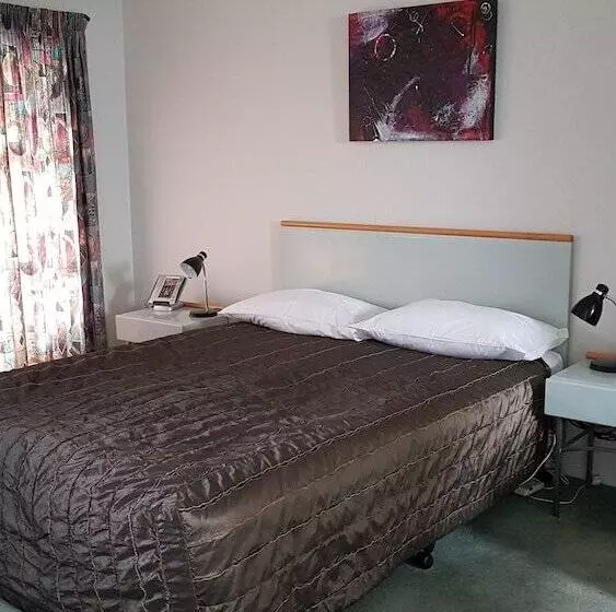 Pavilion Motel & Conference Centre