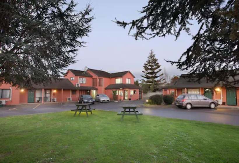 Pavilion Motel & Conference Centre