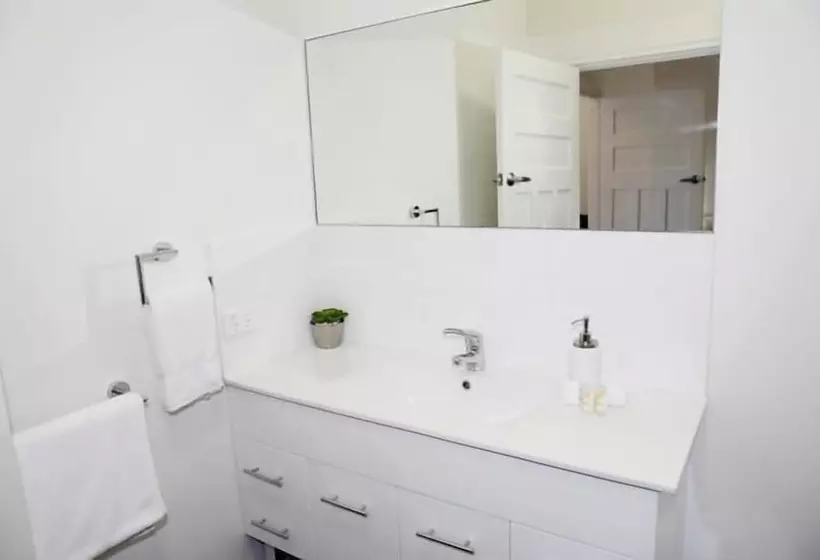 Albany Central Apartments