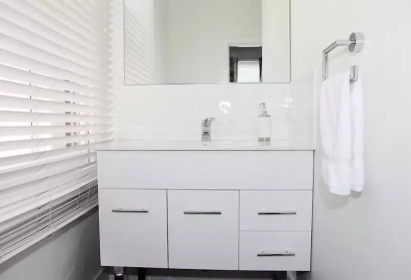 Albany Central Apartments