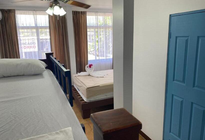 هاستل La Hacienda Rooms & Food