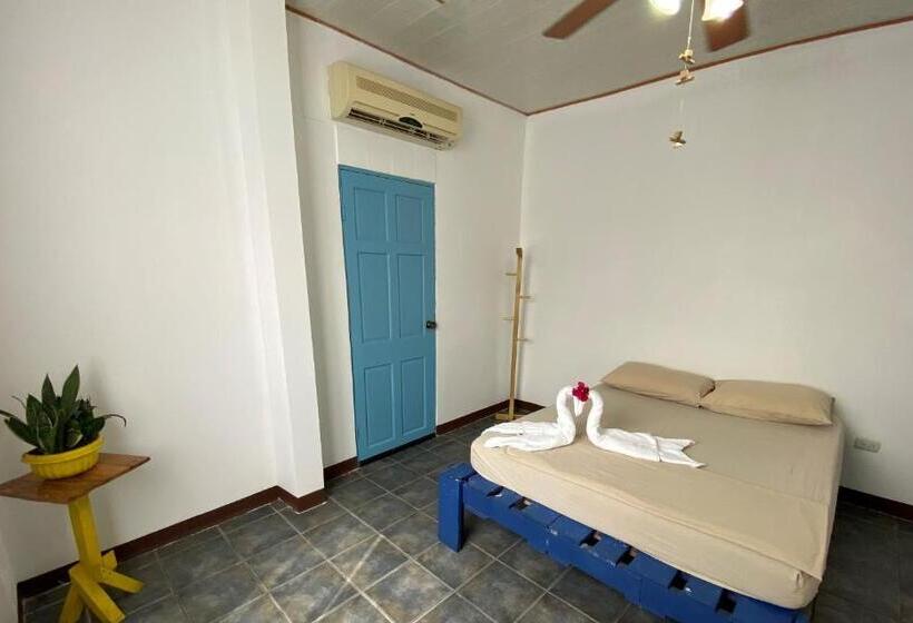 هاستل La Hacienda Rooms & Food