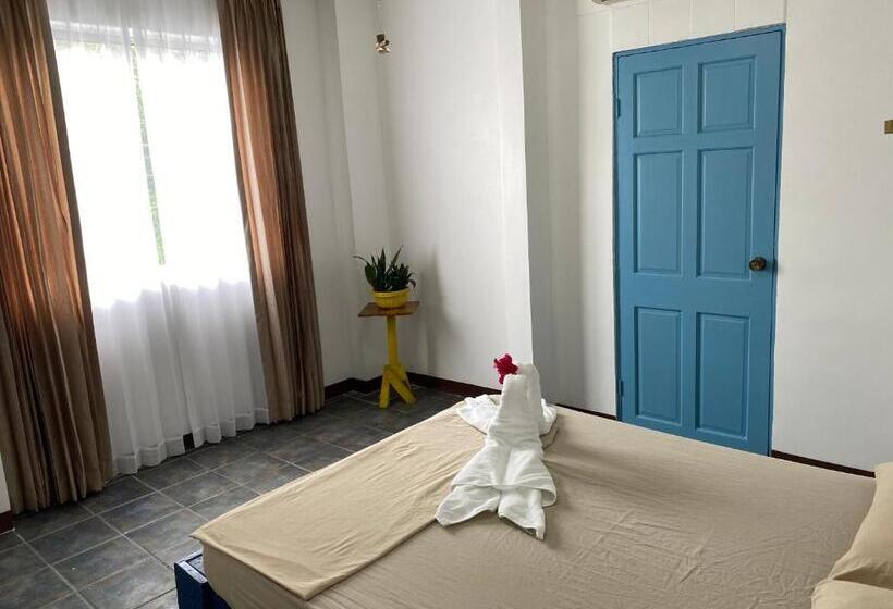 هاستل La Hacienda Rooms & Food