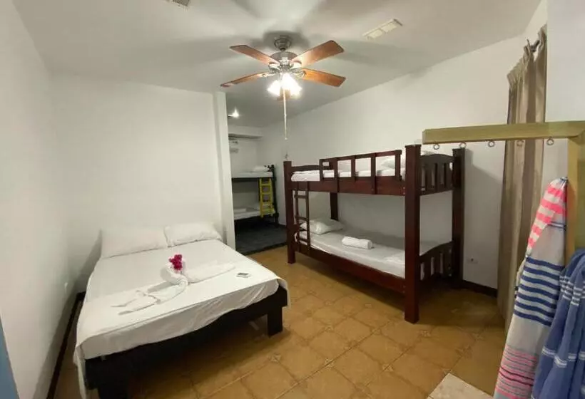 旅馆 La Hacienda Rooms & Food